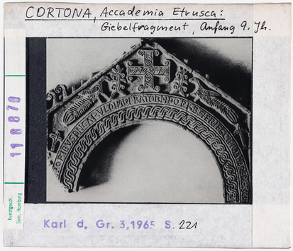 Vorschaubild Cortona: Accademia Etrusca, Giebelfragment 